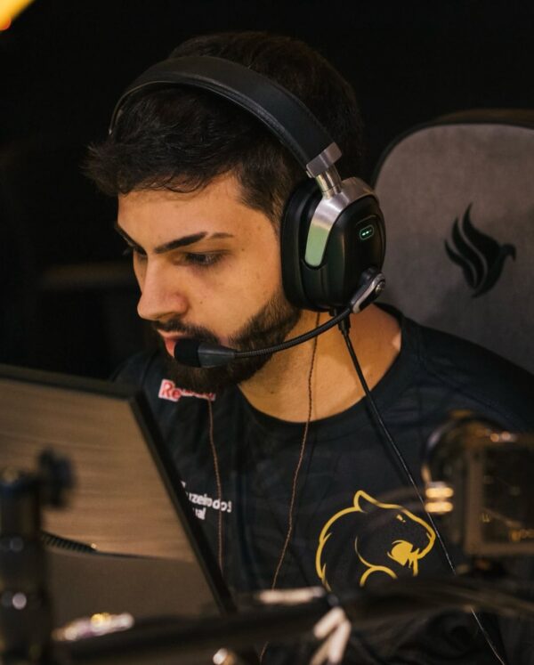 Do quarto ao topo do mundo: Kheyze, a estrela global do Rainbow Six