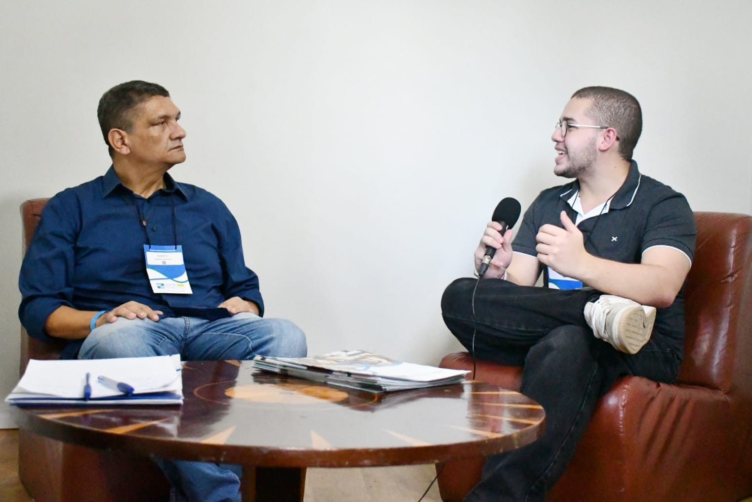 Neuropsicólogo e adicto limpo Alberto Edwards dando depoimento à Agenzia no evento do projeto social Amor Exigente.