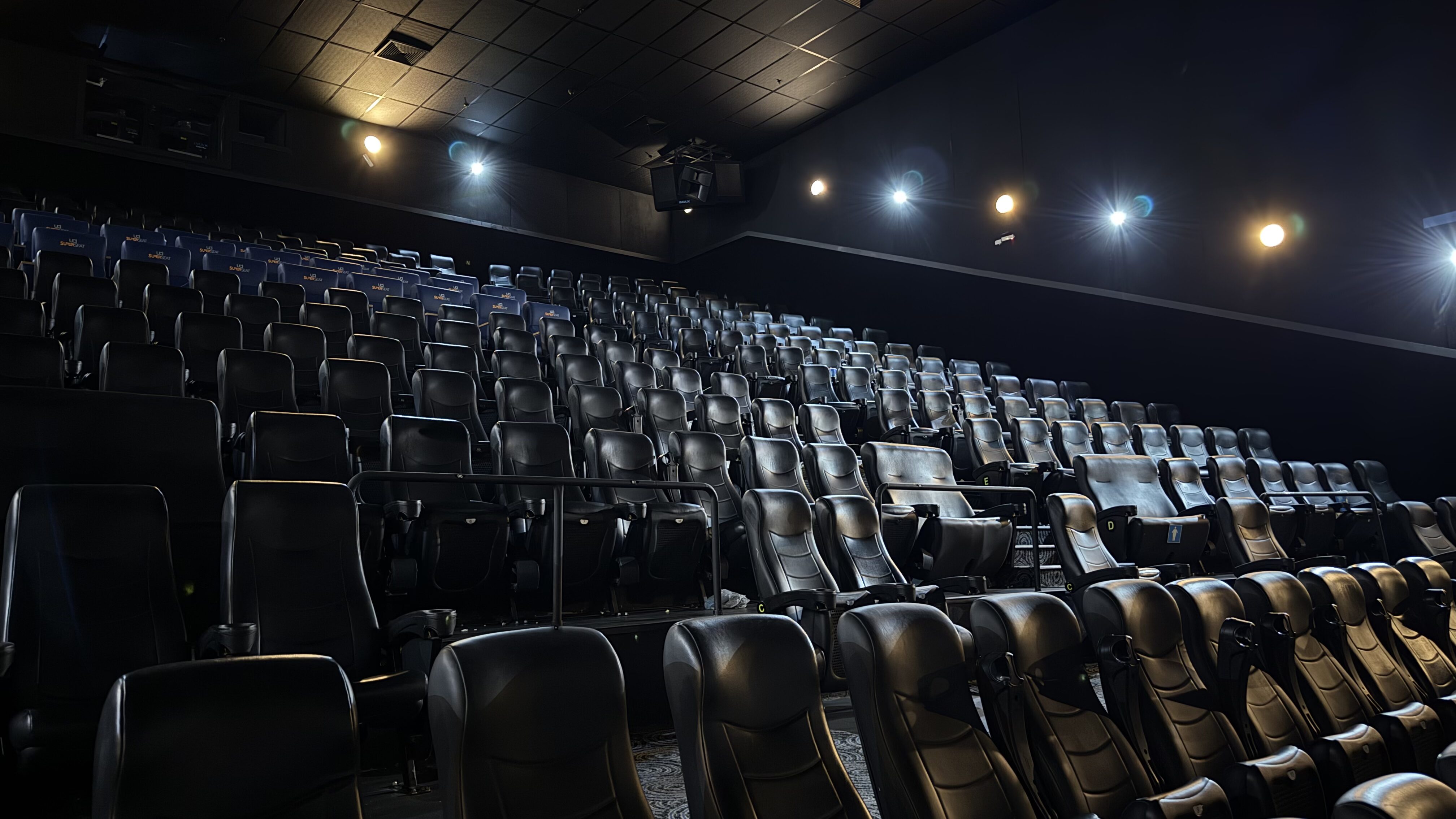 (Foto de uma sala de cinema mostrando as cadeiras vazias - Foto: Isabella Simões/Agenzia)