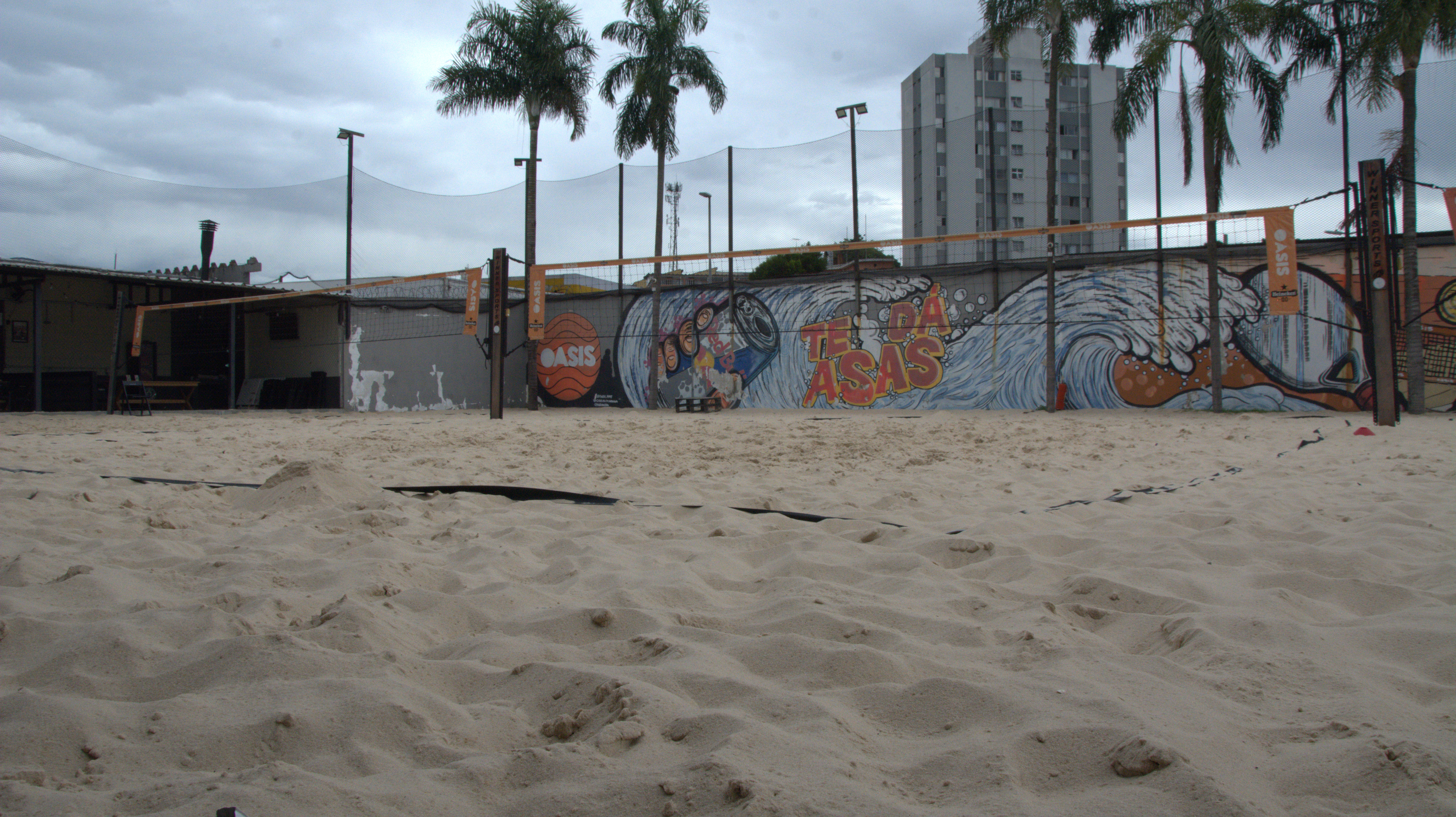 Duas quadras e areia