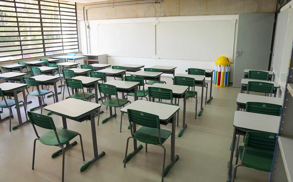 Foto de Sala de aula representando o cenário onde as pessoas começam a ter esses pensamentos de qual curso devem escolher