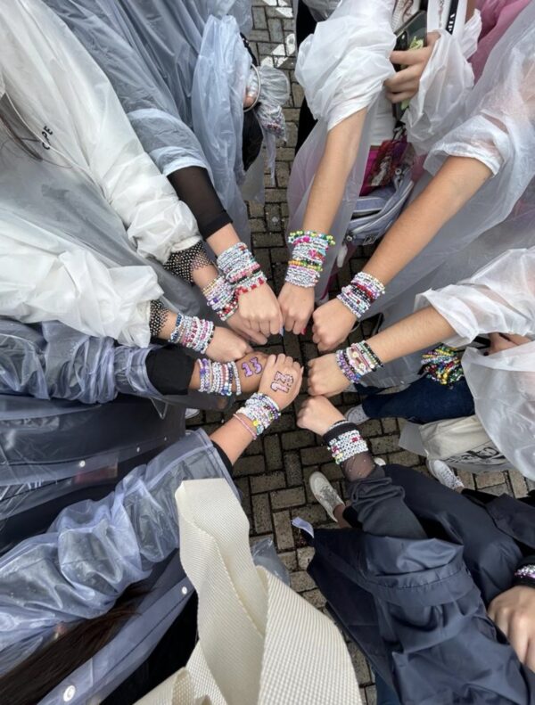A ridicularização dos gostos femininos: quando admirar vira motivo de chacota 