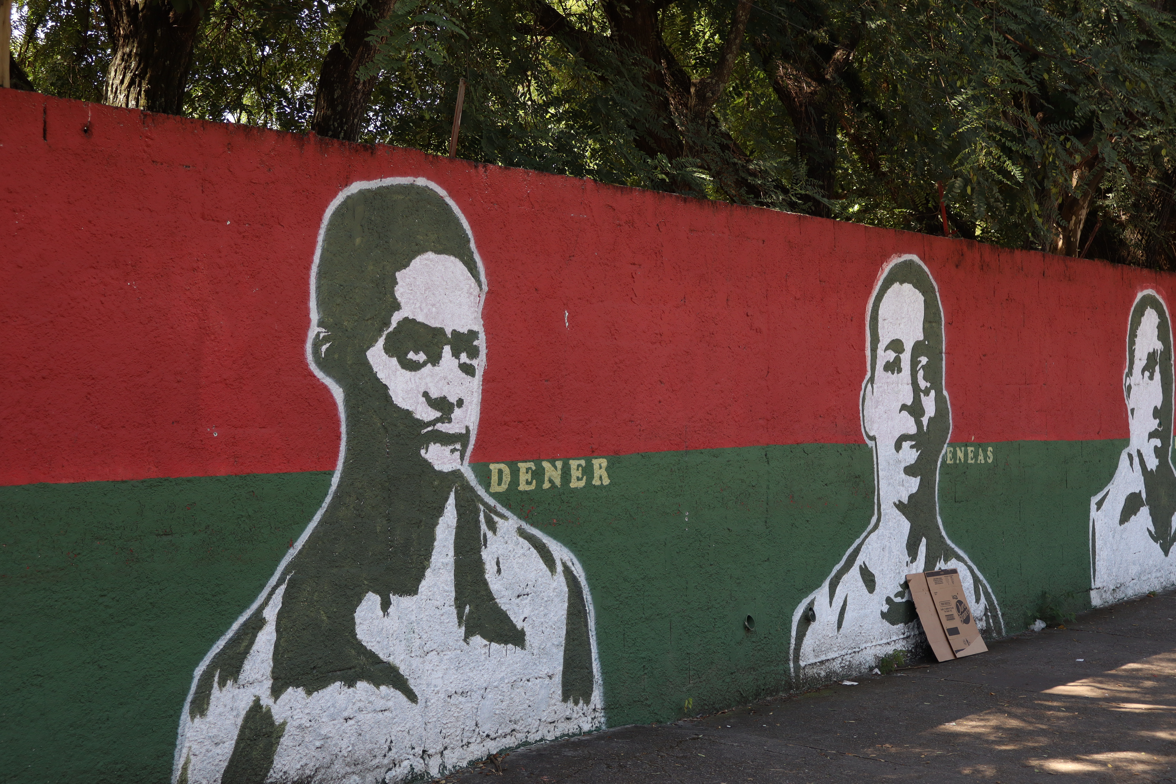 Mural de ídolos no Canindé