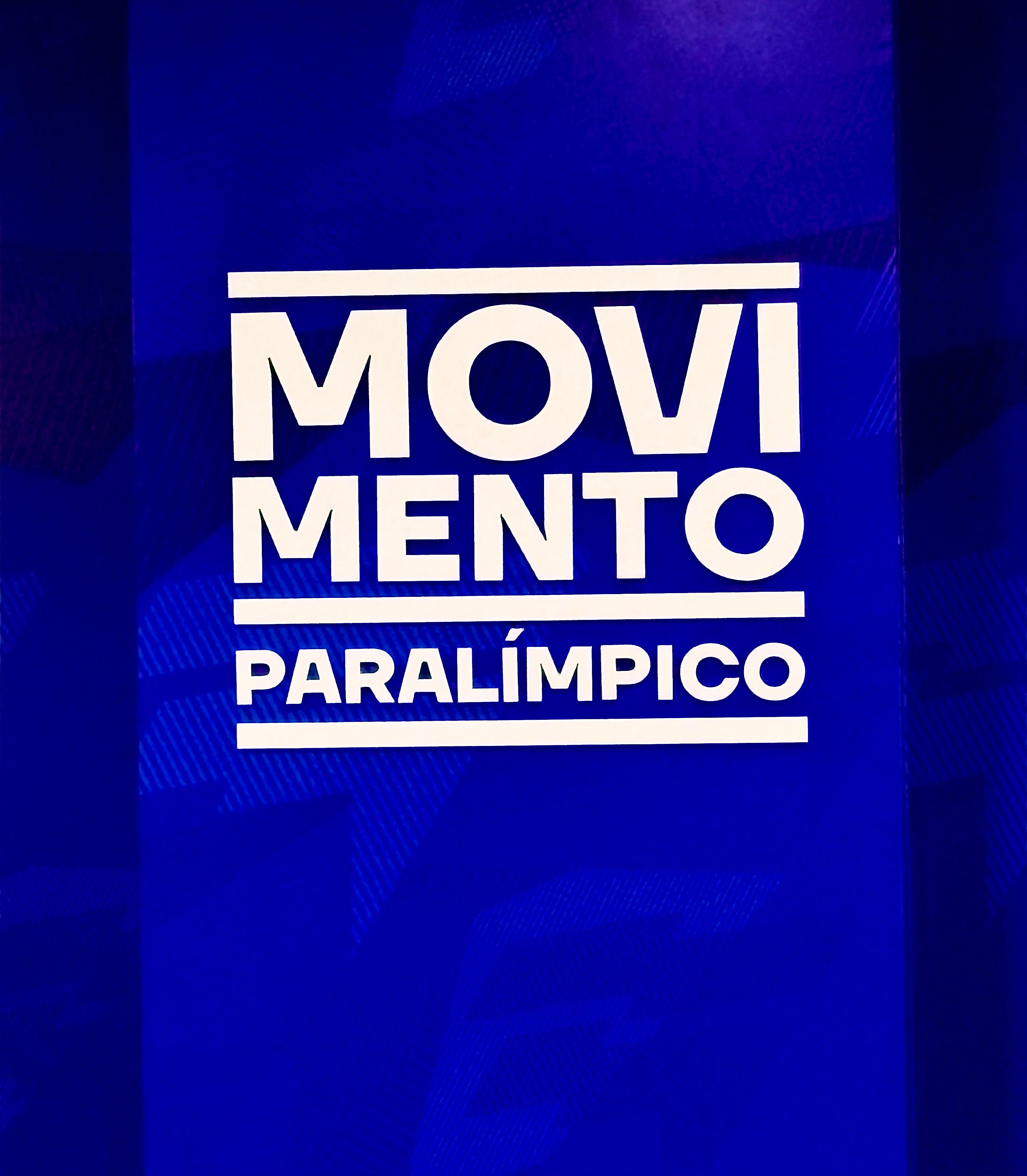 "Movimento Paralímpico" mensagem em sala de entrevistas no Centro de Treinamento Paraolímpico