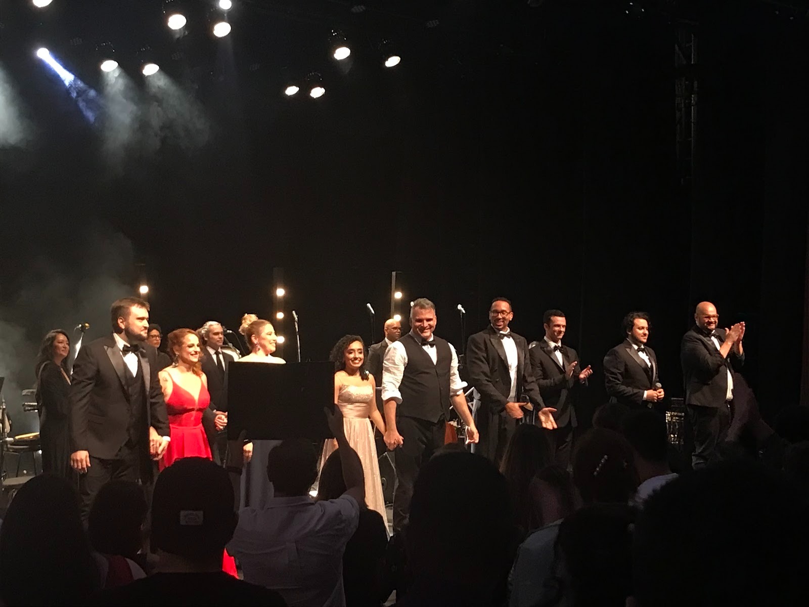 Agradecimento final de concerto no teatro Gazeta
